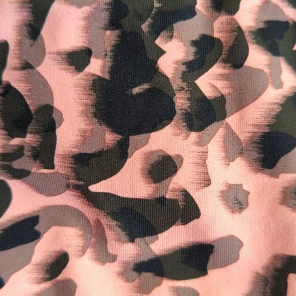 Fabletics On The Go Medium Impact Leopard Print Mesh Back Pocket Sports Bra - Picture 4 of 7